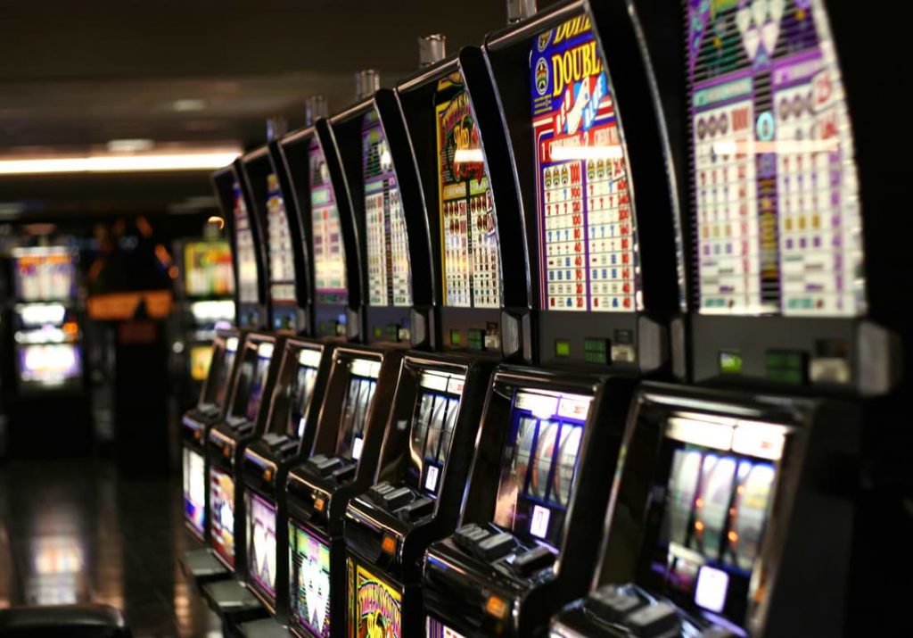 Online slots are people’s favorite entertainment games. Why?