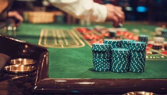 Which casino games are considered the riskiest?