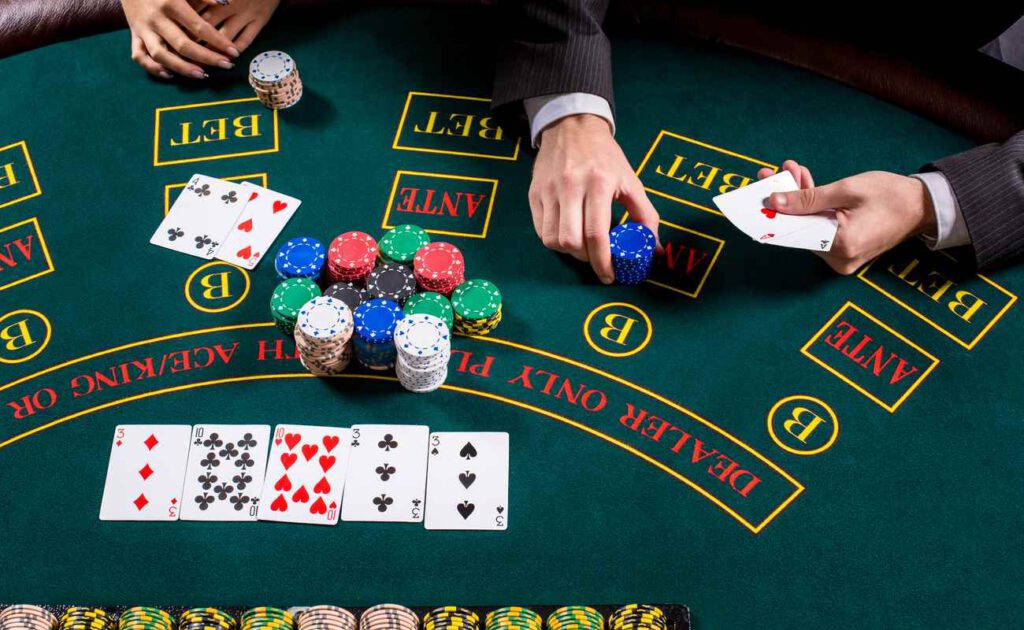 Why Online Poker Players Struggle In Live Tournaments And How To Adapt